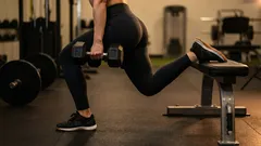 Hur man utför bulgariska split-knäböj på rätt sätt: teknik, vanliga misstag och tips.