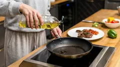Så undviker du oljestänk vid stekning: ett enkelt kökstips som få känner till