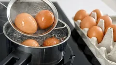 I vilket vatten är det bäst att börja koka ägg – kokande eller kallt? Spelar det någon roll?
