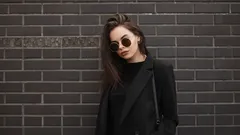 Det är inte bara en stil – vad psykologin säger om människor som alltid bär svart