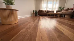 Bli äntligen av med gnisslet i trägolvet: praktiska lösningar för att göra golvet tyst