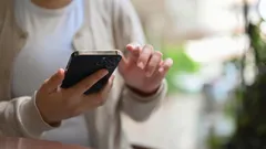 Så frigör du utrymme på mobilen utan att radera viktiga foton och videor: Tips för Android och iPhone