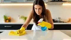 Så här tar du bort repor från plastföremål: 5 sätt att få vardagsföremålen att se snygga ut igen