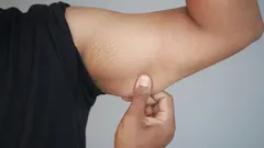 Så blir du av med slappa överarmar med hemmaträning: enkla tips du kan börja med redan i dag