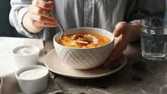 Sluta tillsätta den här kryddan i soppan – den förstör smaken, men de flesta hemmakockar använder den ändå