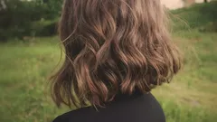 Vilken hårlängd får dig att se äldre ut efter 50, och vilken får dig att se yngre ut? En praktisk guide.