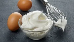 Så här vispar du äggvitor: steg-för-steg-instruktioner och några tips